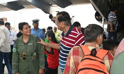 Woman pilot hailed for her bravery!