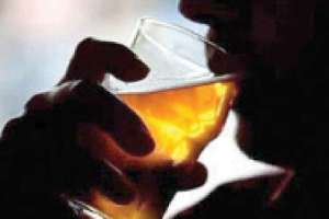 After drinking counterfeit liquor, 4 people pass away and 12 are hospitalized in Chennai.