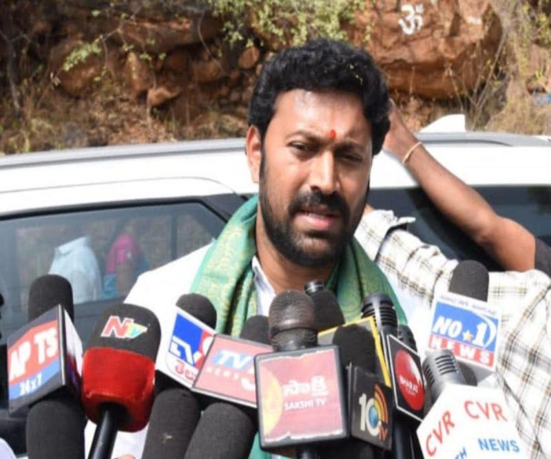 Anticipatory bail plea of YSRCP MP YS Avinash Reddy adjourned by Telangana HC