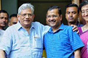 Arvind Kejriwal receives support from Yechury on Ordinance in New Delhi