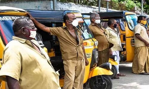 Auto drivers in Hyderabad pledge their support to Congress