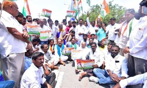 Bhongir Collectorate besieged by Congress workers