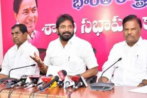 BJP leaders criticized by MLAs Srinivas Goud and others for BC declaration in Hyderabad