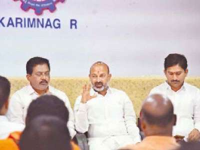 BRS remains as Bandi’s choice, rejects Congress as alternative