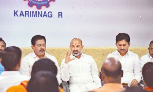 BRS remains as Bandi’s choice, rejects Congress as alternative