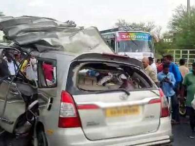 Bus and car collide head on in Mysuru, resulting in 10 fatalities.