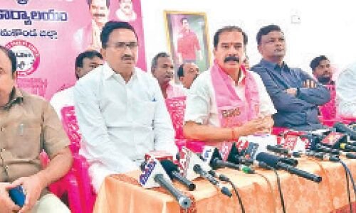Chief Whip D Vinay Bhaskar accuses BJP of ridiculing laws in Warangal