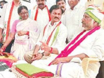 CLP Leader Bhatti Vikramarka to Gift Hand-Woven Pochampally Saree to Priyanka in Yadadri