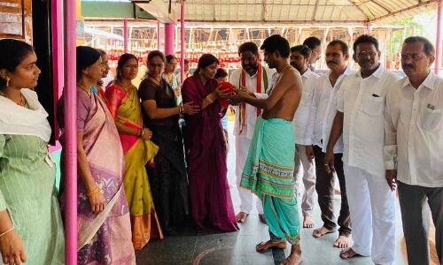 Congress cadres pray for the recovery of Mallu Bhatti Vikramarkha who is down with sunstroke in Khammam.