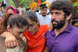 Continuing agitation as Khaap leaders strip medals from wrestlers