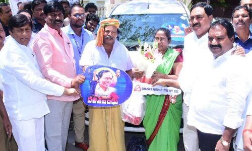 Dalit Bandhu scheme provides Singer Mogilaiah with a car