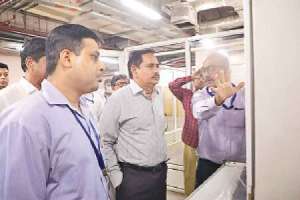 Delhi airport Metro facilities under study by HAML MD and team