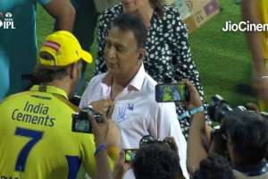 Dhoni’s Stylish Gesture: Obliges Gavaskar’s Autograph Request for THALA Reason!