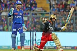 During IPL 2023 Match, RCB Coach Sanjay Bangar Reports Dinesh Karthik’s Illness and Vomiting.