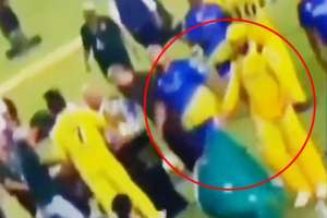 Exemplifying Indian Culture: CSK Star’s Feet Touched by Ravindra Jadeja’s Wife Rivaba