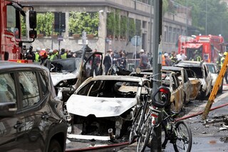 Explosion of Van in Milan, Italy Injures One and Results in Dark Smoke Spread Across City