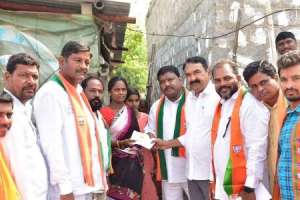 Financial aid provided to homeless individuals by BJP leader in Warangal
