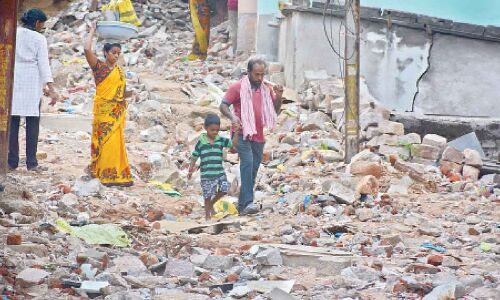 Flood woes of Shaikpet, Madhapur, and Film Nagar continue in Hyderabad with no relief in sight.