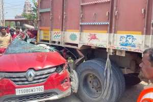 Four lives lost in Narsingi due to collision between car and truck in Hyderabad