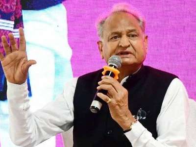 Gehlot unleashes welfare blitz, BJP struggles to find key issues