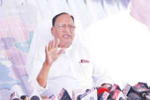 Gutha Sukhender Reddy accuses Revanth Reddy of aiming for CM post to plunder the State in Nalgonda