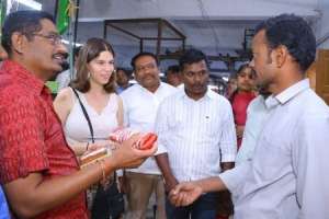 Hariprasad, a weaver-magician from Sircilla, desires to share his skills with everyone.