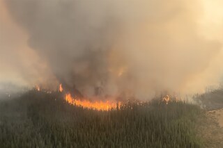 Hot Weather Fuels Alberta Fire: Trudeau Deploys Army to Combat Canada Wildfires