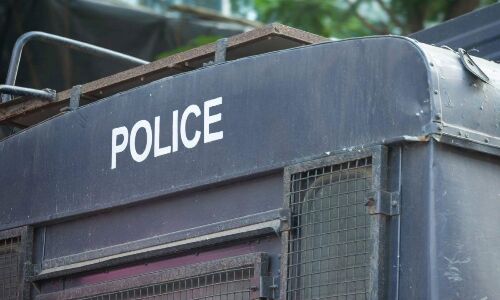 Inter-state gang attempts to hit police with car in Nizamabad, Telangana but manages to flee