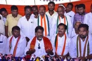 KCR government in deep slumber leaves farmers in tears