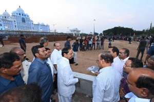 KCR plans to house government department heads under one roof in ‘Twin Towers’