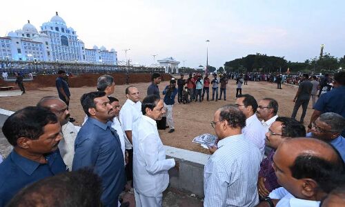 KCR plans to house government department heads under one roof in ‘Twin Towers’