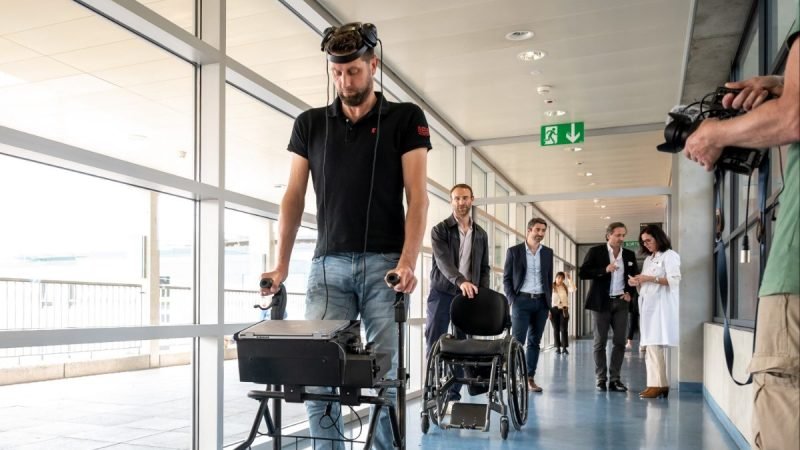 Man from the Netherlands, who was paralyzed, walks again through the use of his thoughts and implants.