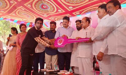 Minority drivers receive cars from Home Minister Mohammed Mahmood Ali in Hyderabad