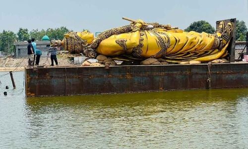 NT Rama Rao wears golden attire to appease Yadav community in Khammam