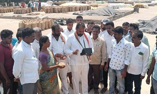 Peddapalli Agricultural Market inspected by Congress leader