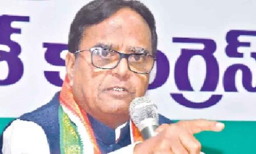 Ponnala says KCR and Kejriwal held a meeting regarding the liquor scam case.