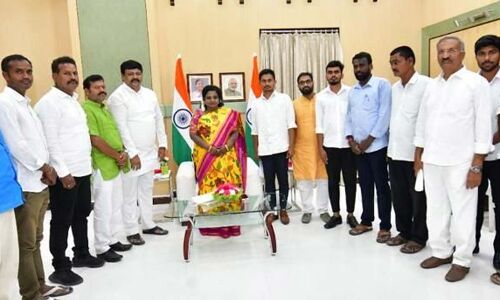 Raj Bhavan receives Telangana university power dispute