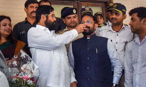 SC rules out restoration of Thackeray as CM