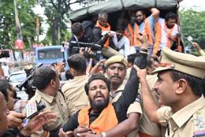 Tension at TPCC headquarters in Hyderabad due to protests by Bajrang Dal