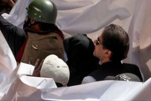 Updates on Political Crisis in Pakistan: Imran’s Bail in Two Cases Extended; Government Issues Warning to Chief Justice