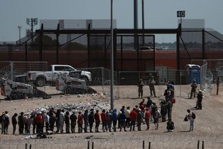 US Anticipates Sudden Border Surge: 1,500 Troops Deployed, Crowds in Texas, and Outrage in New York