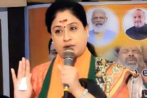 Vijaya Shanti criticizes KCR for prioritizing revenue over people