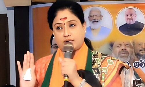 Vijaya Shanti criticizes KCR for prioritizing revenue over people