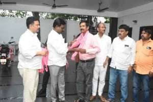 BRS gains support as numerous lawyers from Khammam join the cause.