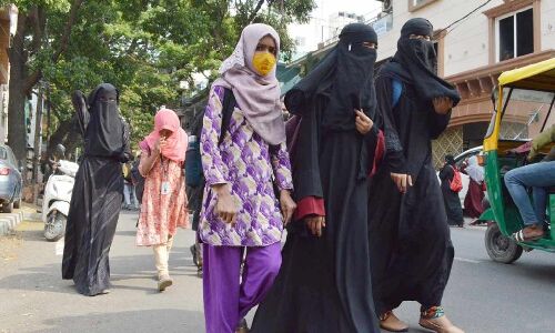 Burqa-clad students denied entry to Hyderabad college