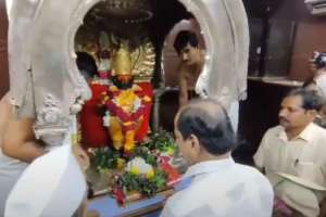 CM KCR at temple | CM KCR offers clothes to Vitaleshwara and Rukmini Ammavaru
