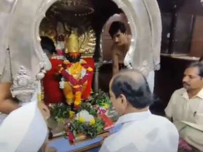 CM KCR at temple | CM KCR offers clothes to Vitaleshwara and Rukmini Ammavaru