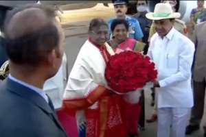 CM KCR | CM KCR welcomes the President at Begumpet Airport.