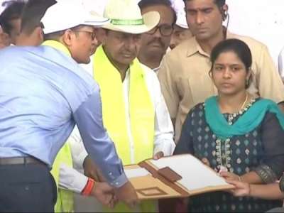 CM KCR | Deputy Tahsildar job to FRO Srinivas Rao’s wife.. CM KCR issues appointment letter.