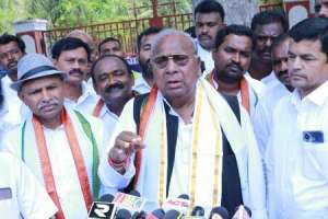 Farmers’ imprisonment condemned by V Hanumantha Rao in Nalgonda